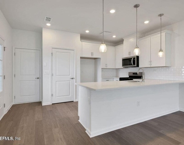 265 Brandon Lakes Drive - Photo Thumbnail 5
