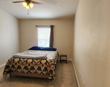 7036 Deer Lodge Circle - Photo Thumbnail 15