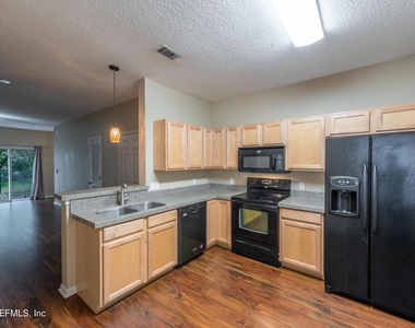 807 Scrub Jay Drive - Photo Thumbnail 17