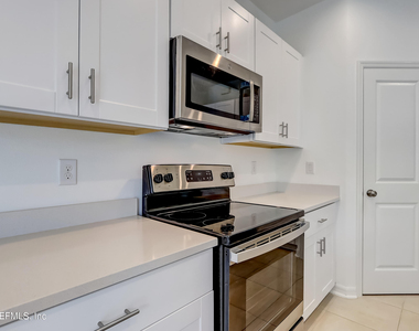 280 Anthony Drive - Photo Thumbnail 10