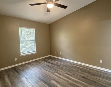 3610 Kirkpatrick Circle - Photo Thumbnail 5