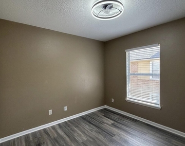 3610 Kirkpatrick Circle - Photo Thumbnail 8