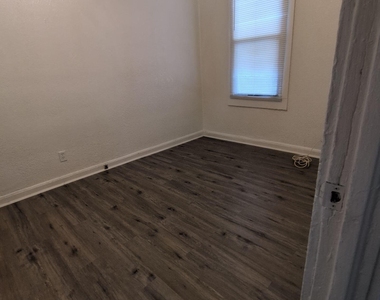 1454 Winthrop Street - Photo Thumbnail 5