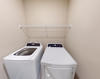 3965 Cloverdale Court - Photo Thumbnail 16