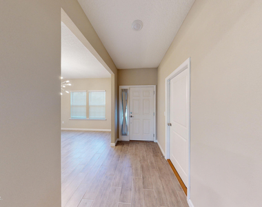 3965 Cloverdale Court - Photo Thumbnail 8