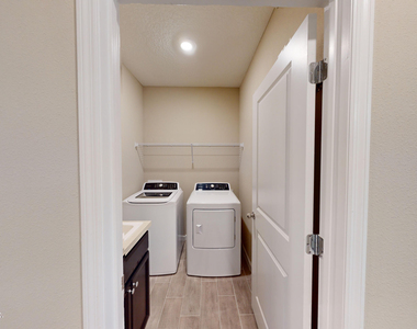 3965 Cloverdale Court - Photo Thumbnail 15