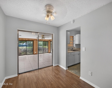 328 Palos Court - Photo Thumbnail 5