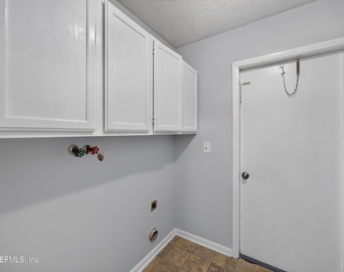 328 Palos Court - Photo Thumbnail 17