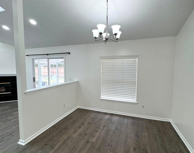 8250 Lakemont Drive - Photo Thumbnail 6