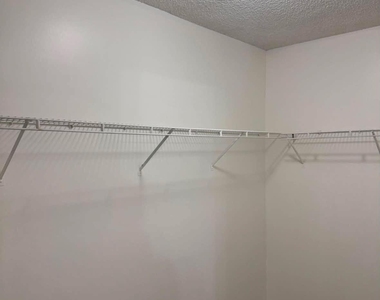8250 Lakemont Drive - Photo Thumbnail 12