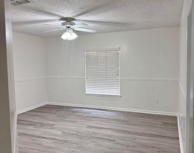 8250 Lakemont Drive - Photo Thumbnail 8