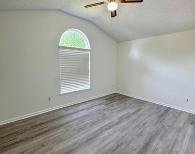 8250 Lakemont Drive - Photo Thumbnail 13