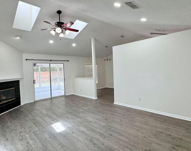 8250 Lakemont Drive - Photo Thumbnail 5