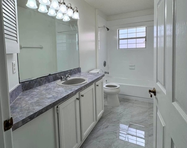 8250 Lakemont Drive - Photo Thumbnail 9