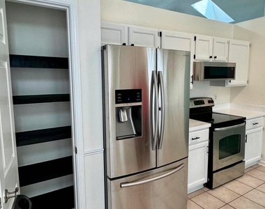 8250 Lakemont Drive - Photo Thumbnail 2