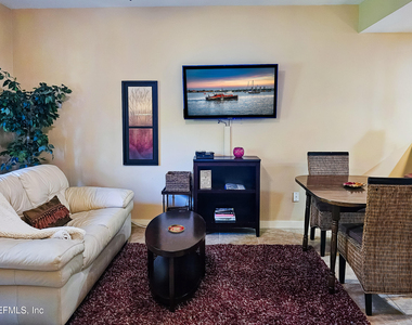 945 Registry Boulevard - Photo Thumbnail 7