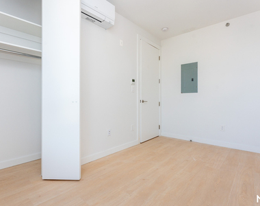 280 Meeker Ave - Photo Thumbnail 9