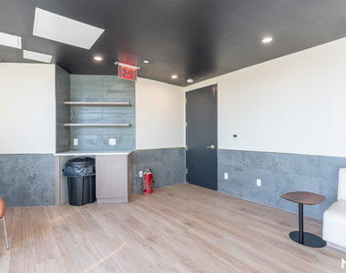 280 Meeker Ave - Photo Thumbnail 3
