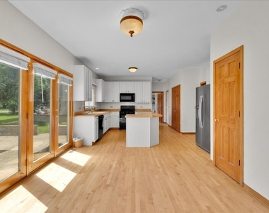 24963 Heritage Oaks Drive - Photo Thumbnail 9