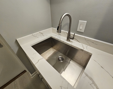 5906 N Sheridan Road - Photo Thumbnail 9