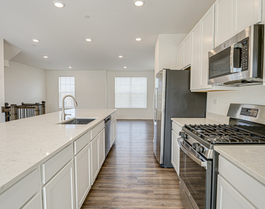 2939 Showplace Drive - Photo Thumbnail 8