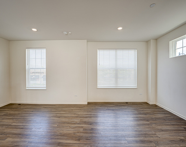 2939 Showplace Drive - Photo Thumbnail 5