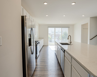 2939 Showplace Drive - Photo Thumbnail 6