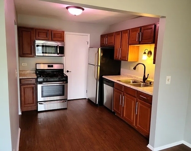 221 Hawthorne Court - Photo Thumbnail 2