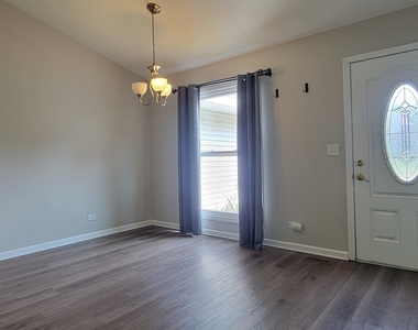 336 Burr Oak Circle - Photo Thumbnail 3