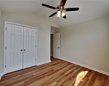 1020 Sycamore Summit - Photo Thumbnail 13