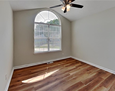 1020 Sycamore Summit - Photo Thumbnail 12