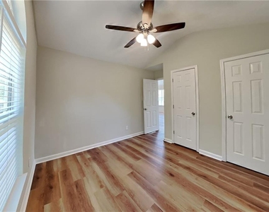 1020 Sycamore Summit - Photo Thumbnail 11