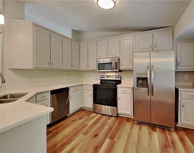 1020 Sycamore Summit - Photo Thumbnail 3