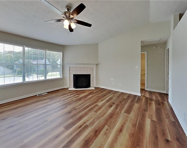 1020 Sycamore Summit - Photo Thumbnail 2