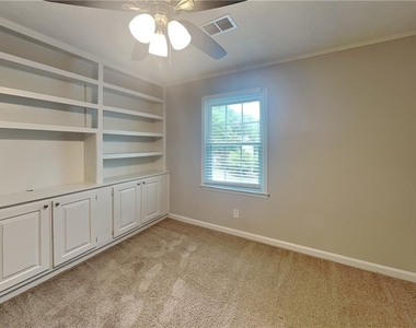 115 Spring Ridge Court - Photo Thumbnail 16