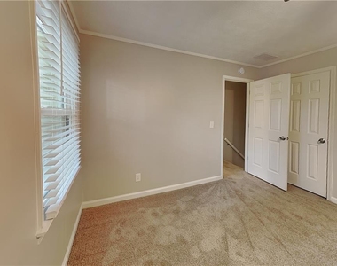 115 Spring Ridge Court - Photo Thumbnail 13