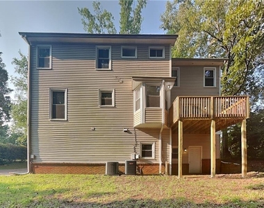 115 Spring Ridge Court - Photo Thumbnail 19
