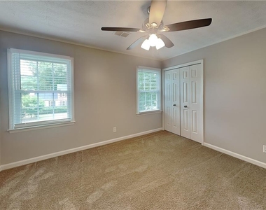 115 Spring Ridge Court - Photo Thumbnail 14