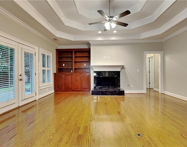 601 Peach Place - Photo Thumbnail 2