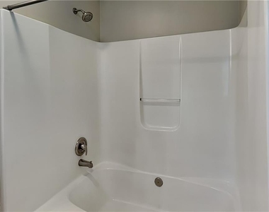604 Dillon Drive - Photo Thumbnail 9
