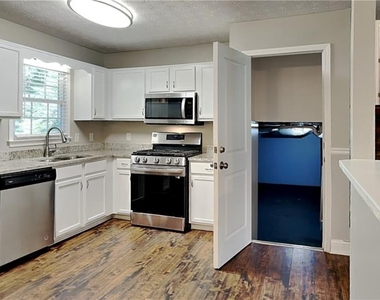 604 Dillon Drive - Photo Thumbnail 4