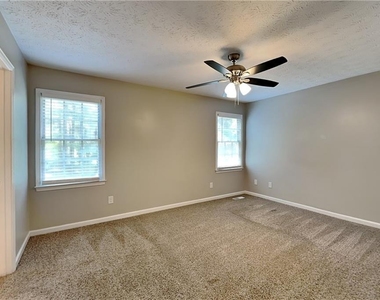 604 Dillon Drive - Photo Thumbnail 6