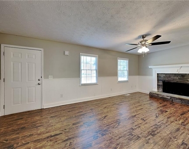 604 Dillon Drive - Photo Thumbnail 2