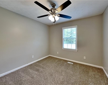 604 Dillon Drive - Photo Thumbnail 10