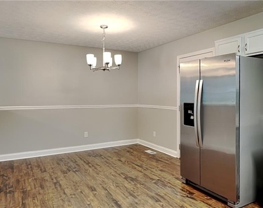 604 Dillon Drive - Photo Thumbnail 5