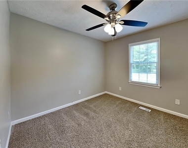 604 Dillon Drive - Photo Thumbnail 12