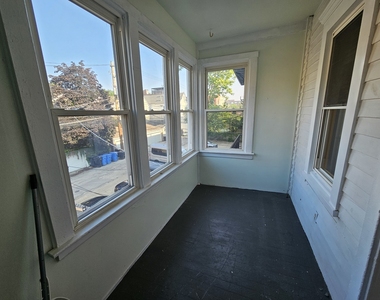 2541 N Southport Avenue - Photo Thumbnail 13