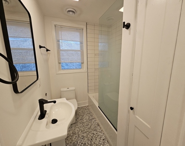 2541 N Southport Avenue - Photo Thumbnail 7