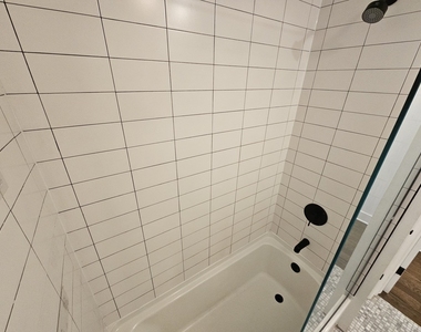 2541 N Southport Avenue - Photo Thumbnail 8