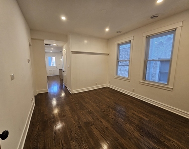 2541 N Southport Avenue - Photo Thumbnail 1